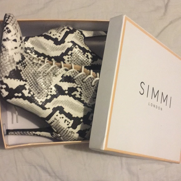 SIMMI SHOES - BLACK/WHITE SNAKE PRINT ANKLE BOOTS - Picture 1 of 3